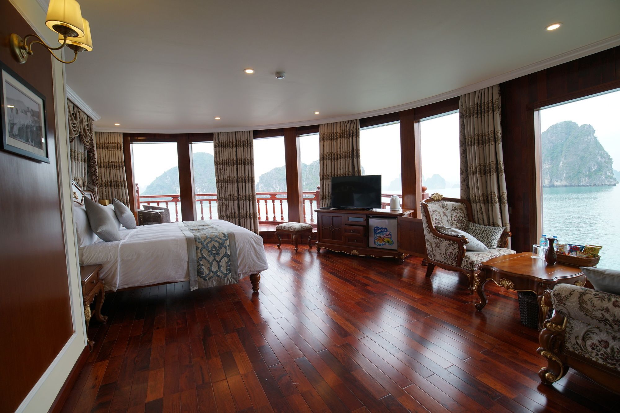 Emperor Cruises Legacy Ha Long Hotel Exterior photo